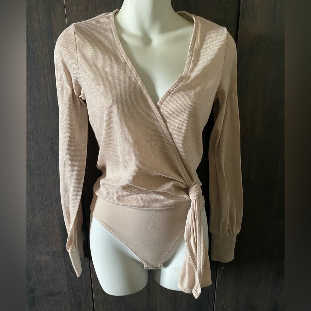 Express Elegant Beige thong bodysuit
Top XS